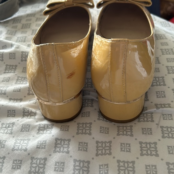 Bound Beige Patent Leather Block Heels - 9 - Picture 3 of 7